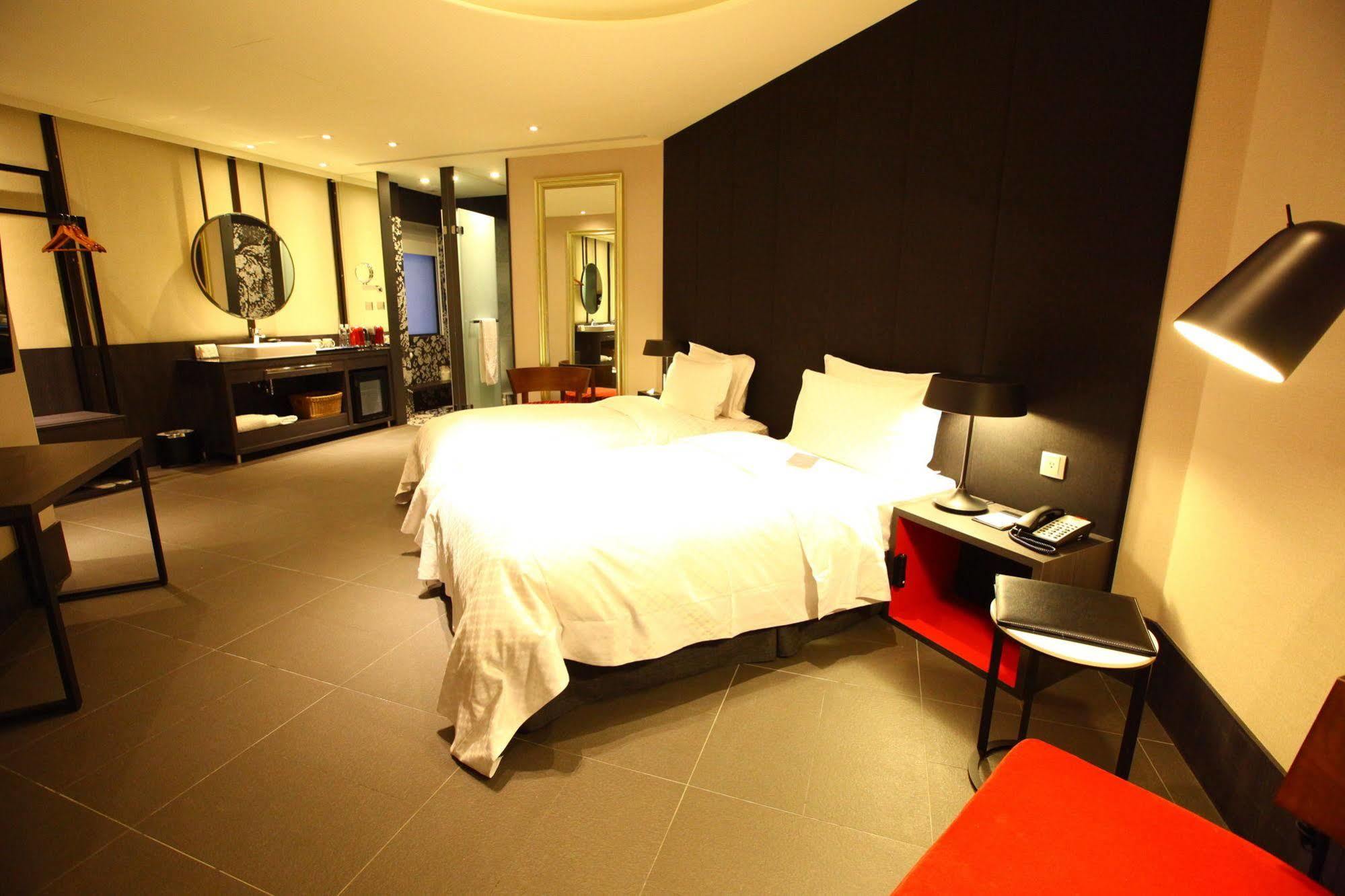 Hotel Lainn Kaohsiung Extérieur photo